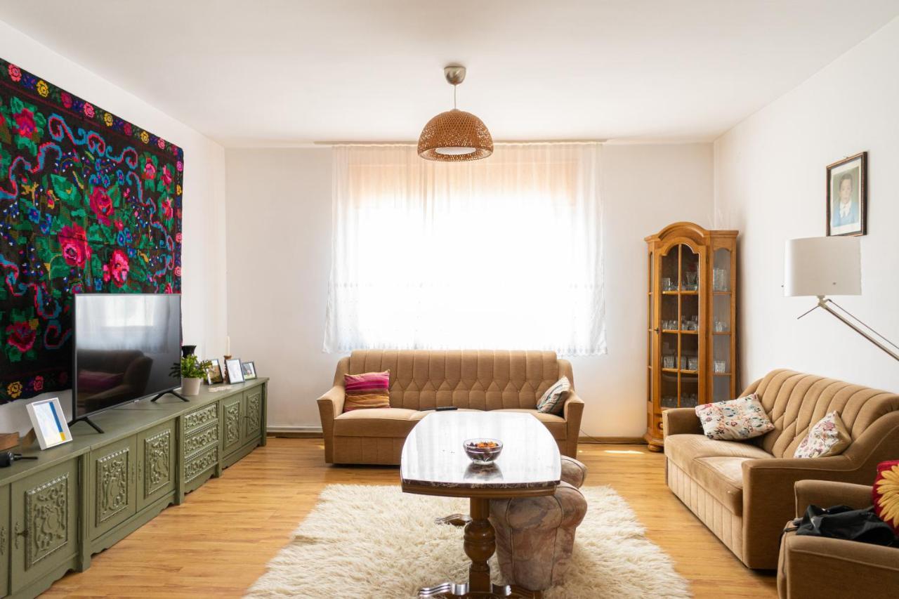 Generous Family Home Viseu de Sus Bagian luar foto